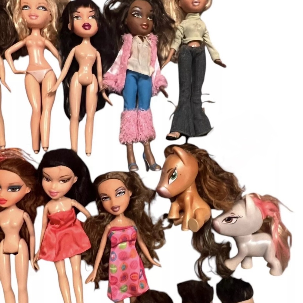 Vintage 90s 19 Bratz Dolls TLC Some Shoes & Cloths 2 Pony’s 1 Head & Motorcycle - Picture 8 of 8